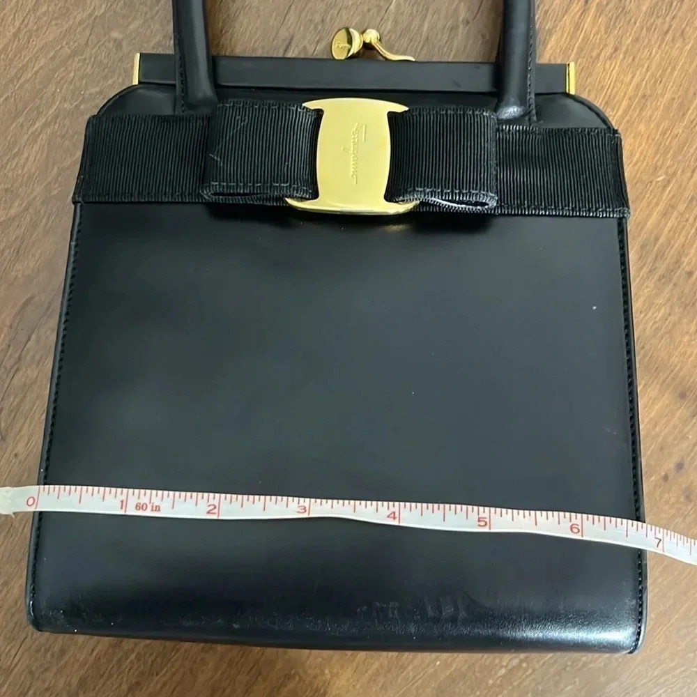 Vintage Salvatore Ferragamo Vala‎ Small Black Leather purse - Picture 11 of 15